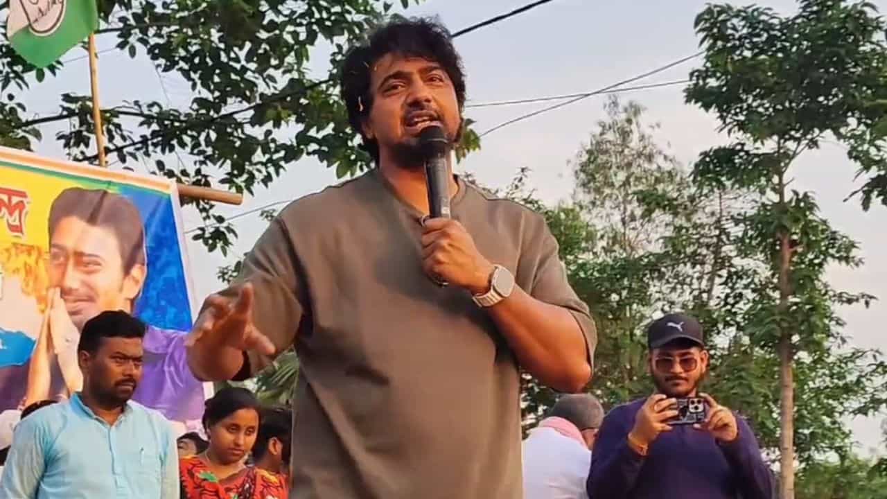 Dev: 'এটা ঠিক গত ১০ বছরে আমাকে এলাকায় কম দেখা গিয়েছে' Dev: 'এটা ঠিক গত ১০ বছরে আমাকে এলাকায় কম দেখা গিয়েছে'