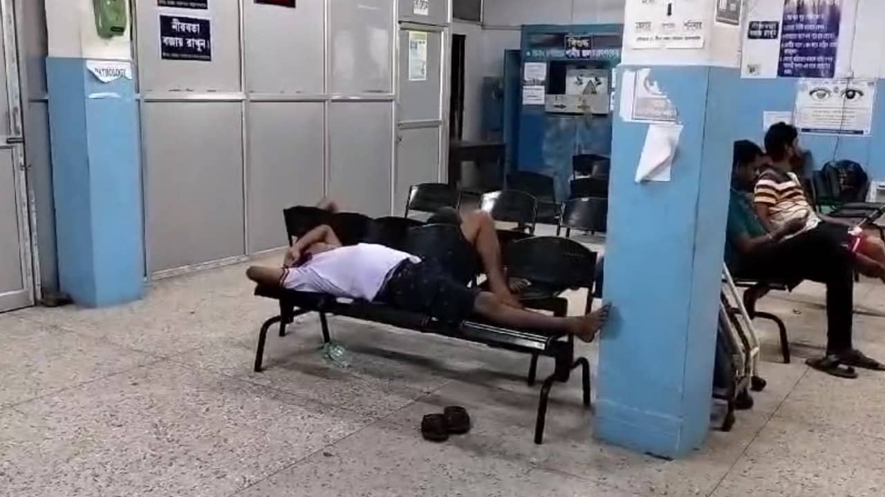 Digha: দিঘার হোটেলে ঢুকতে না ঢুকতেই সোজা হাসপাতালে ১৪ পর্যটক, শোরগোল সৈকত শহরে