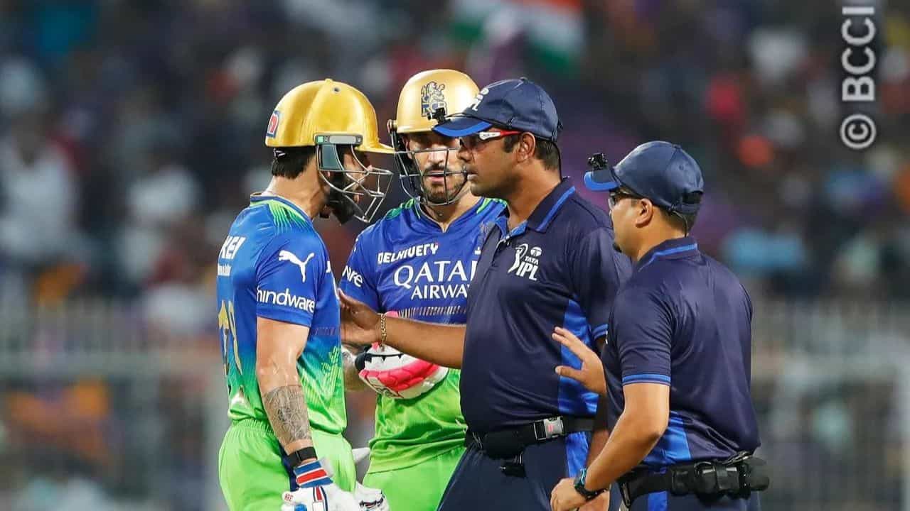 EXPLAINED, Virat Kohli: বিরাটকে কি ভুল আউট দিয়েছিলেন আম্পায়ার? কী বলছে নিয়ম? EXPLAINED, Virat Kohli: বিরাটকে কি ভুল আউট দিয়েছিলেন আম্পায়ার? কী বলছে নিয়ম?