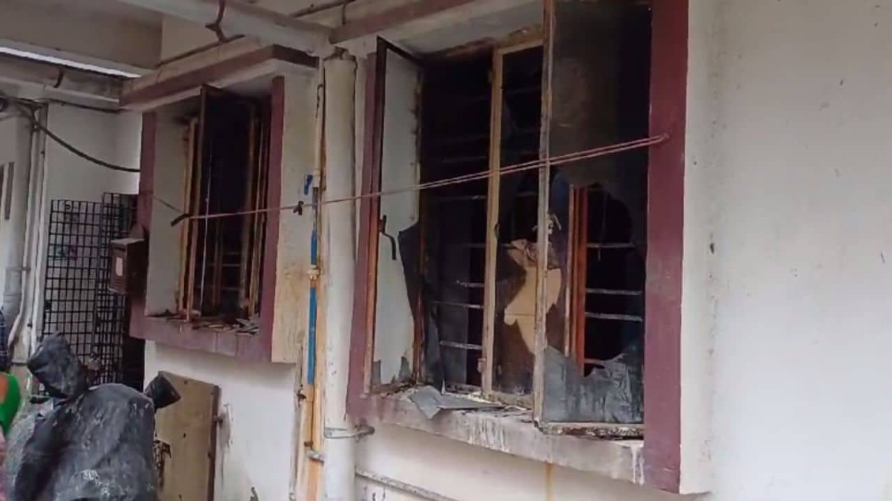 Baguiati: বাগুইআটির বহুতলে আগুন, অগ্নিদগ্ধ হলেন বৃদ্ধা