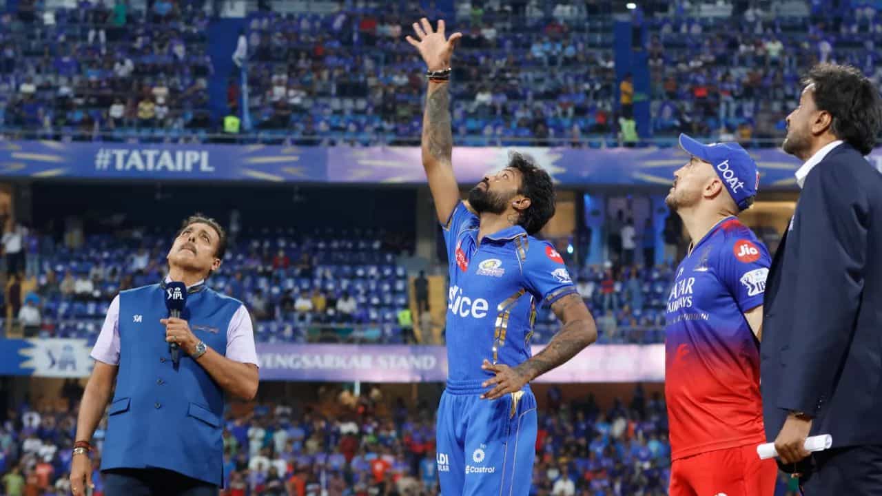 MI vs RCB: আইপিএলে টস কেলেঙ্কারি, অ্যাডভান্টেজ হার্দিক? সোশ্যাল মিডিয়ায় তুমুল কাজিয়া MI vs RCB: আইপিএলে টস কেলেঙ্কারি, অ্যাডভান্টেজ হার্দিক? সোশ্যাল মিডিয়ায় তুমুল কাজিয়া