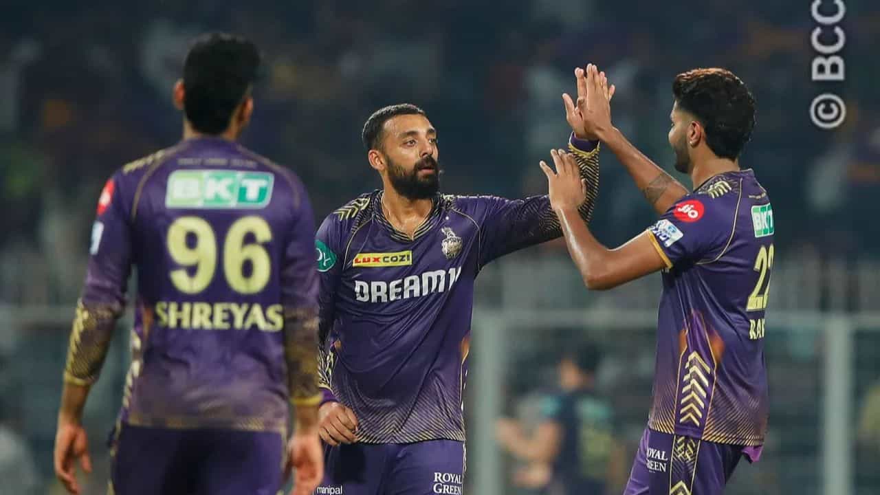 KKR vs DC: ইডেনের বাইশগজে উল্টো স্রোত! দিল্লিকে ১৫৩ রানেই আটকে রাখল কেকেআর KKR vs DC: ইডেনের বাইশগজে উল্টো স্রোত! দিল্লিকে ১৫৩ রানেই আটকে রাখল কেকেআর