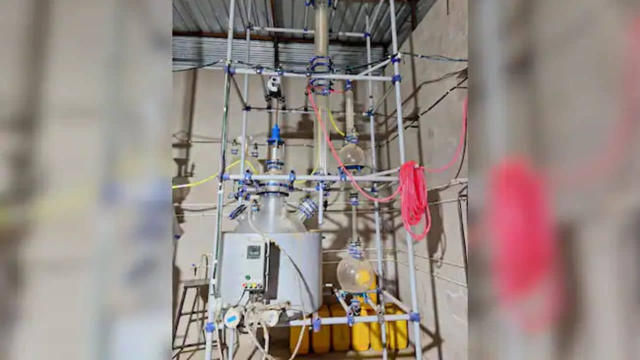 ATS Raid: ল্যাবরেটরি খুলে নিষিদ্ধ ম্যাও ম্যাও ড্রাগ! অন্ধকার দুনিয়ার সব কালো কারবার ধরল অপারেশন প্রয়োগশালা