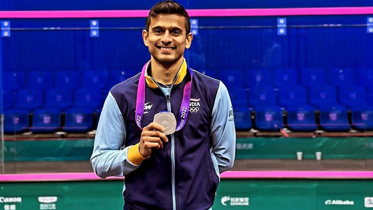 Sourav Ghosal: হঠাৎই পেশাদার স্কোয়াশ থেকে অবসর বাংলার সোনার ছেলে সৌরভের