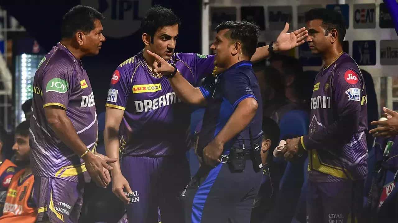Gautam Gambhir: ইডেনে গৌতমের 'গম্ভীর' রূপ, চতুর্থ আম্পায়ারের সঙ্গে জড়ালেন বিতর্কে Gautam Gambhir: ইডেনে গৌতমের 'গম্ভীর' রূপ, চতুর্থ আম্পায়ারের সঙ্গে জড়ালেন বিতর্কে