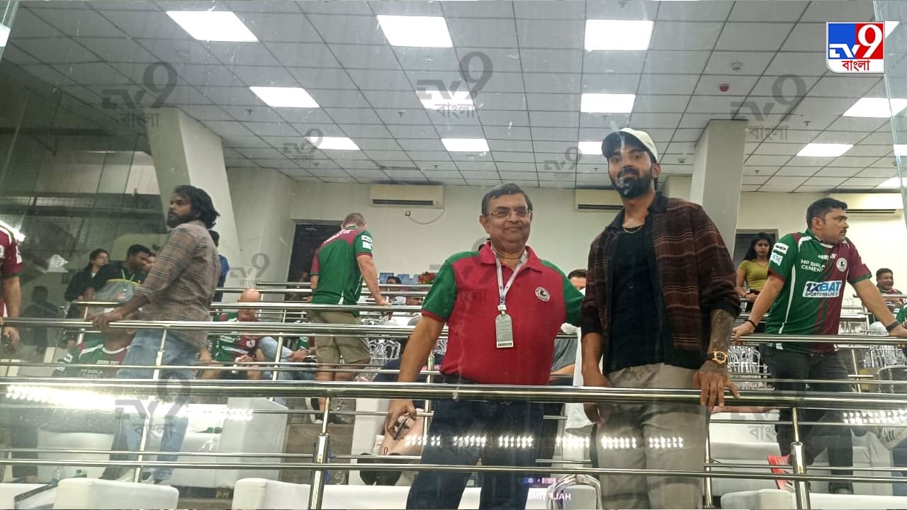 KL Rahul and Some LSG player visits VYBK in Kolkata to watch Mohun Bagan Super Giant vs Mumbai City FC ISL Match, check Exclusive photos (5)