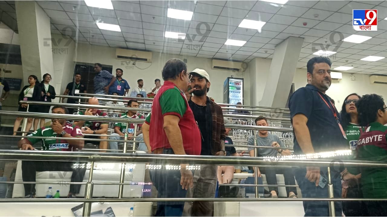 KL Rahul and Some LSG player visits VYBK in Kolkata to watch Mohun Bagan Super Giant vs Mumbai City FC ISL Match, check Exclusive photos (9)