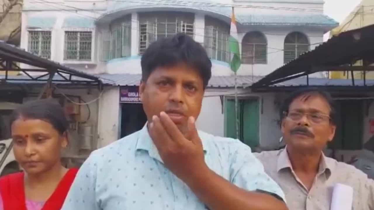 Khardha CPIM: সুজনের প্রচারে গিয়েছিলেন, সিপিএম কর্মী ও তাঁর স্ত্রীর বাড়িতে ঢুকে 'হামলা' Khardha CPIM: সুজনের প্রচারে গিয়েছিলেন, সিপিএম কর্মী ও তাঁর স্ত্রীর বাড়িতে ঢুকে 'হামলা'