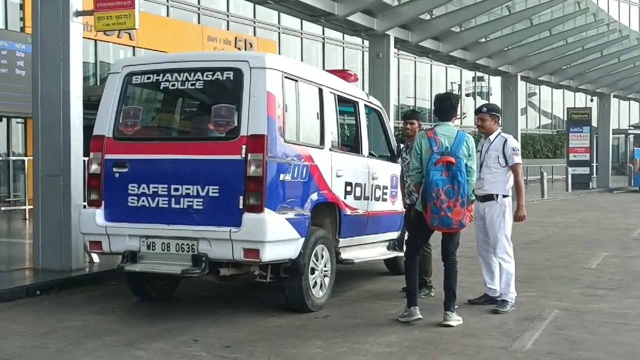 Kolkata Airport: বোমা রাখা আছে! হুমকি মেল আসতেই শোরগোল কলকাতা বিমানবন্দরে
