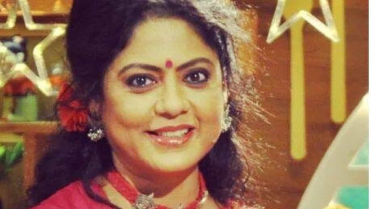 লোপামুদ্রা অজ্ঞান! খবর পড়তে-পড়তে নেতিয়ে গেলেন অভিনেত্রী, কী ঘটে? এখন কেমন আছেন? লোপামুদ্রা অজ্ঞান! খবর পড়তে-পড়তে নেতিয়ে গেলেন অভিনেত্রী, কী ঘটে? এখন কেমন আছেন?