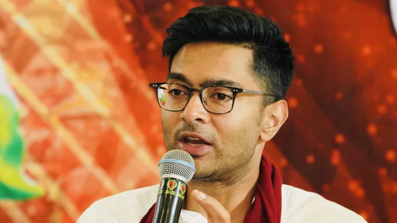 Abhishek Banerjee: 'এক্তিয়ার নেই ইনকাম ট্যাক্সের', আইনি পদক্ষেপের হুঁশিয়ারি অভিষেকের Abhishek Banerjee: 'এক্তিয়ার নেই ইনকাম ট্যাক্সের', আইনি পদক্ষেপের হুঁশিয়ারি অভিষেকের