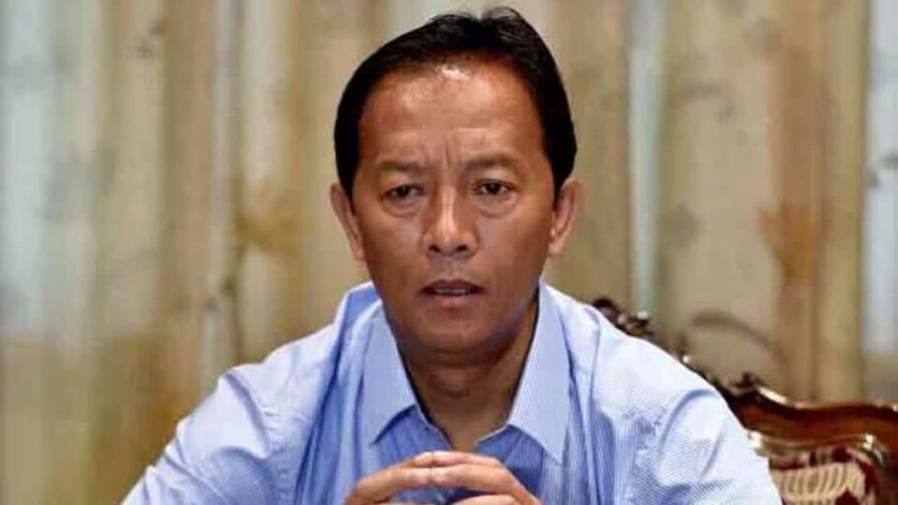 Binay Tamang: দল থেকে বহিষ্কৃত বিনয় তামাং! রাতারাতি খেলা ঘুরছে পাহাড়ে