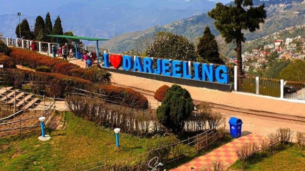 Darjeeling: জমজমাট দার্জিলিঙে বন্দুকবাজের দাপাদাপি, তারপর যা হল...