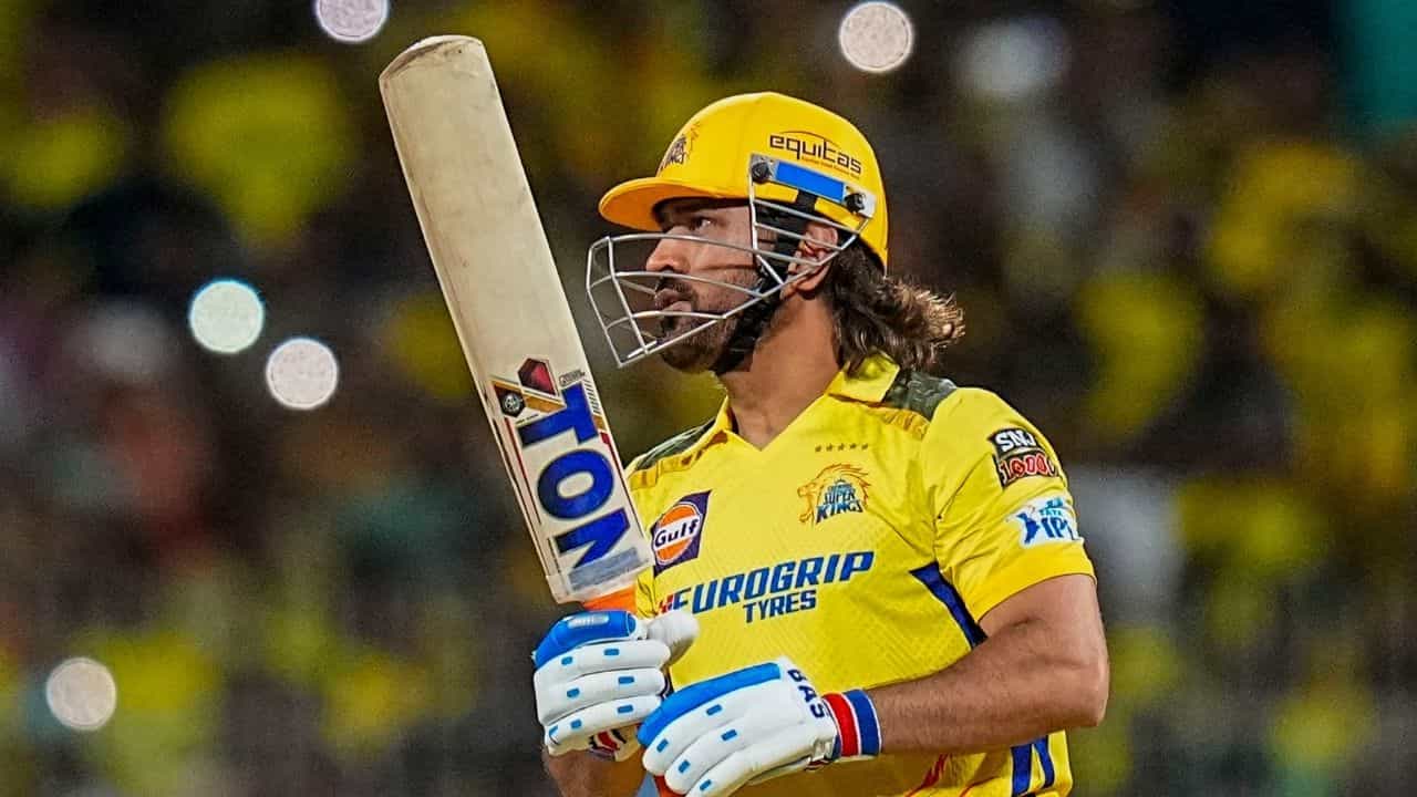 Mahendra Singh Dhoni: রাঁচিতে 'আটকে' পড়েছেন ধোনি, ৬০০ টাকা চাই তাঁর! ভাইরাল মেসেজ Mahendra Singh Dhoni: রাঁচিতে 'আটকে' পড়েছেন ধোনি, ৬০০ টাকা চাই তাঁর! ভাইরাল মেসেজ