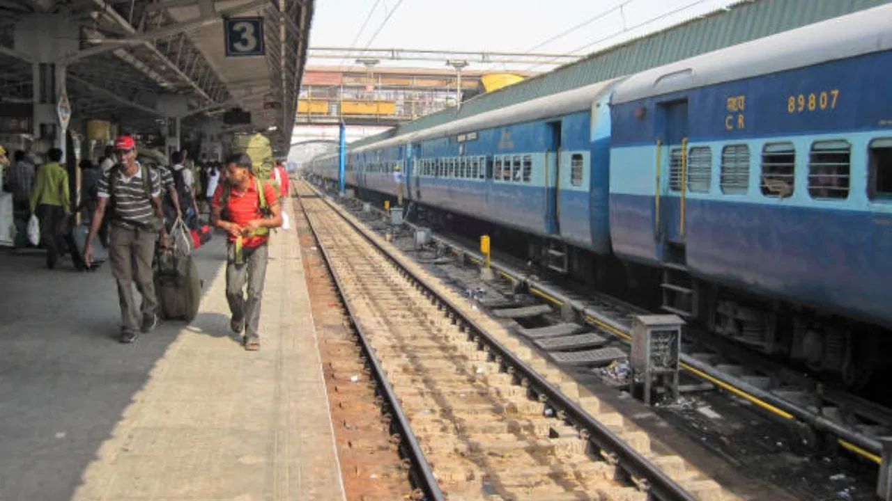 Indian Rail: ৩ টাকা থেকে শুরু! মাত্র ২০ টাকায় আপনাকে এত্ত কিছু দিচ্ছে রেল…