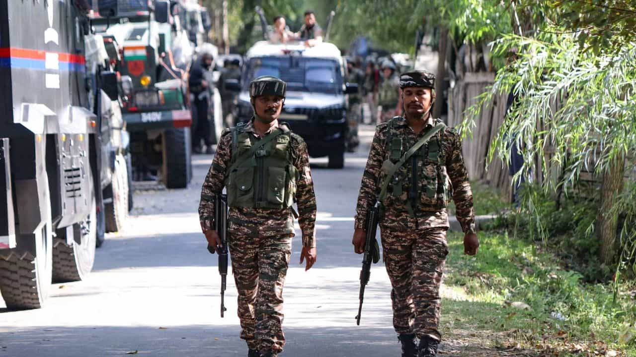 J&K Terrorist Killed: মোস্ট ওয়ান্টেডের তালিকা ছিল নাম, ৪০ ঘণ্টার দুঃসাহসিক অভিযানে ৩ জঙ্গিকে খতম করল নিরাপত্তা বাহিনী J&K Terrorist Killed: মোস্ট ওয়ান্টেডের তালিকা ছিল নাম, ৪০ ঘণ্টার দুঃসাহসিক অভিযানে ৩ জঙ্গিকে খতম করল নিরাপত্তা বাহিনী