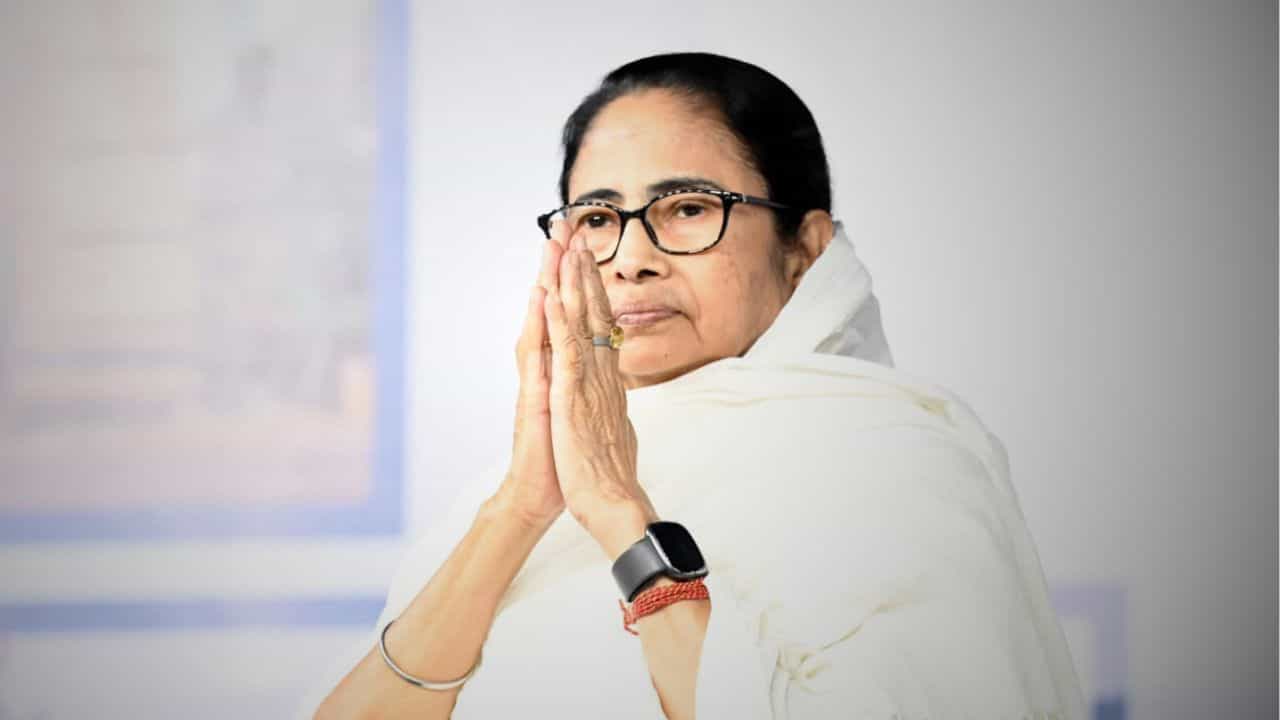 Mamata Banerjee: 'একটা ভোটও যেন অন্য কোনও দলে না যায়', ইদের অনুষ্ঠানে বার্তা মমতার Mamata Banerjee: 'একটা ভোটও যেন অন্য কোনও দলে না যায়', ইদের অনুষ্ঠানে বার্তা মমতার