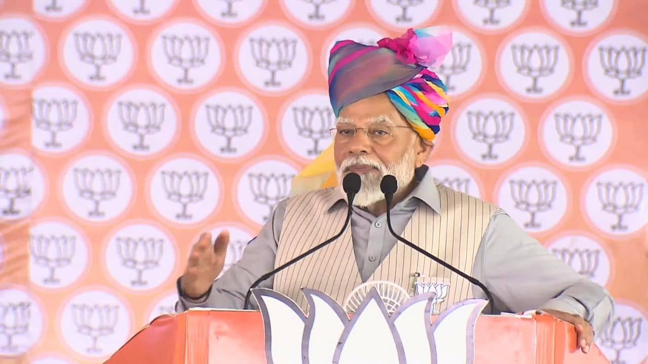 Narendra Modi: মুসলিম লিগের ছাপ কংগ্রেসের ইস্তেহারে! তুমুল সমালোচনায় বিঁধলেন মোদী