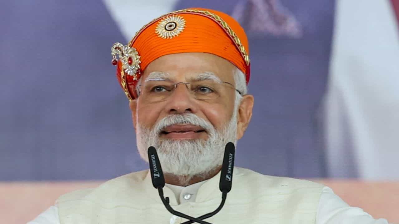 Narendra Modi: এইভাবেই ভারতের অপ্রতিরোধ্য উত্থান, এক দশকের কারনামা শোনালেন মোদী Narendra Modi: এইভাবেই ভারতের অপ্রতিরোধ্য উত্থান, এক দশকের কারনামা শোনালেন মোদী