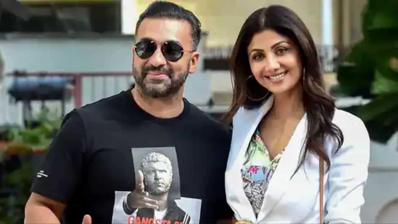 'বেঘর' শিল্পা শেট্টি, রাজ কুন্দ্রার প্রায় ১০০ কোটির সম্পত্তি বাজেয়াপ্ত করল ইডি 'বেঘর' শিল্পা শেট্টি, রাজ কুন্দ্রার প্রায় ১০০ কোটির সম্পত্তি বাজেয়াপ্ত করল ইডি