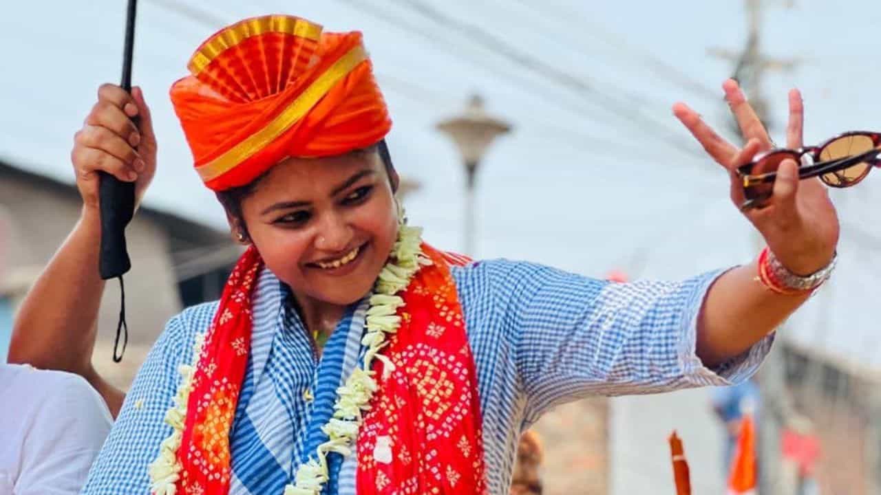 Saayoni Ghosh: রামনবমীতে গেরুয়া পাগড়ি মাথায় সায়নীর প্রশ্ন, 'শ্রীরাম কি কারও পৈতৃক সম্পত্তি?' Saayoni Ghosh: রামনবমীতে গেরুয়া পাগড়ি মাথায় সায়নীর প্রশ্ন, 'শ্রীরাম কি কারও পৈতৃক সম্পত্তি?'