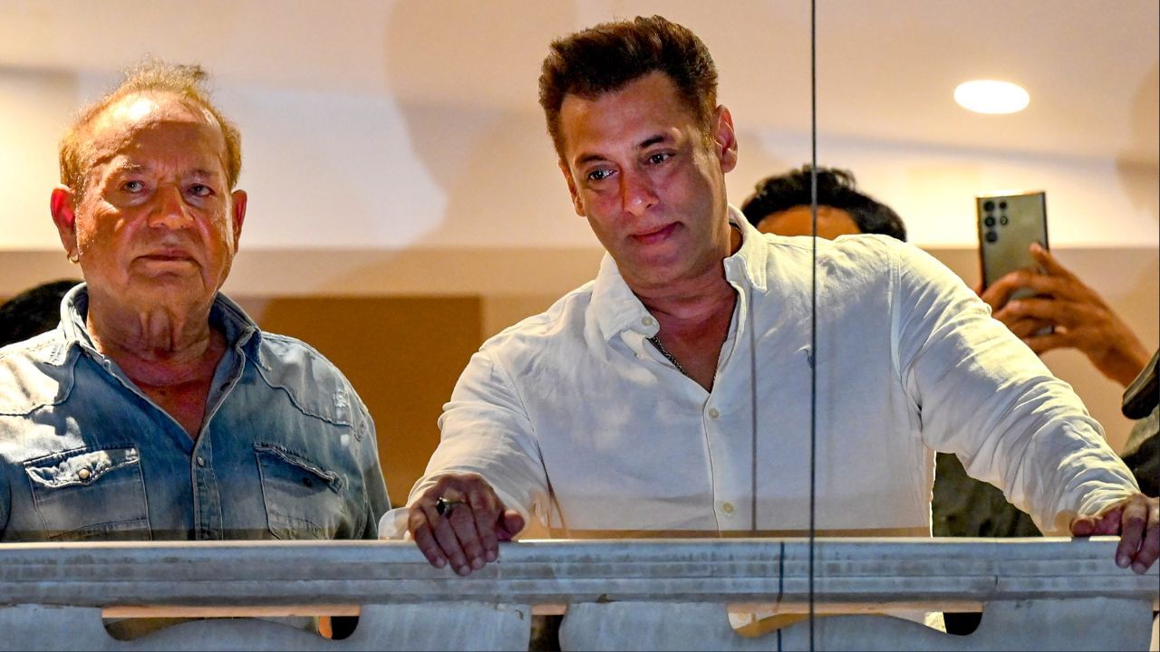 Salman Khan: ভয়ঙ্কর, সাতসকালেই সলমন খানের বাড়ির সামনে চলল পরপর গুলি Salman Khan: ভয়ঙ্কর, সাতসকালেই সলমন খানের বাড়ির সামনে চলল পরপর গুলি
