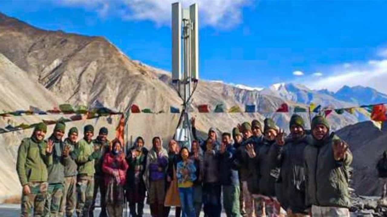 Telecom: যোগাযোগে আর রইল না বাধা, দেশের প্রথম গ্রামও জুড়ল টেলিকম নেটওয়ার্কে Telecom: যোগাযোগে আর রইল না বাধা, দেশের প্রথম গ্রামও জুড়ল টেলিকম নেটওয়ার্কে