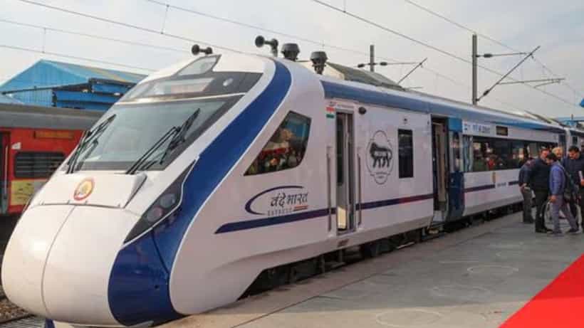 Vande Bharat Sleeper Train:১৫ অগস্টের আগেই শুয়ে যেতে পারবেন বন্দে ভারতে, বিছানাটা কেমন দেখুন