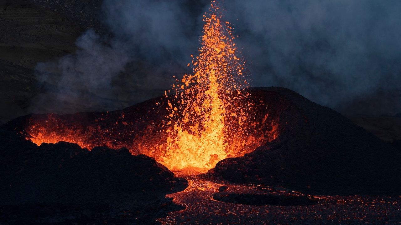Large-Image Volcano 1