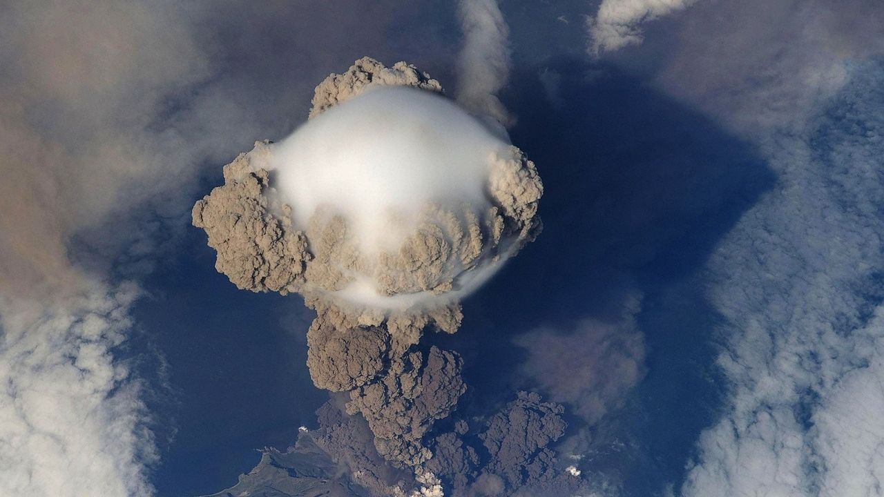 Large-Image Volcano 3