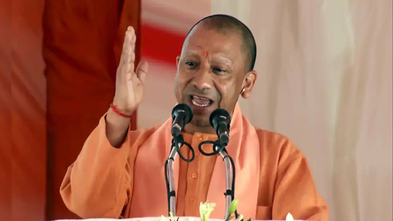 Yogi Adityanath: কংগ্রেস জঙ্গিদের বিরিয়ানি খাওয়াত, আর গরিবদের না খাইয়ে মারত: যোগী আদিত্যনাথ