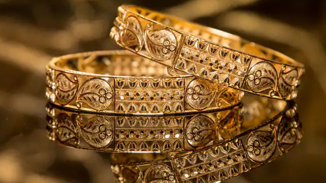 Gold Price Today: একদিনেই ৩৩০০ টাকা কমল দর! বৈশাখের গরমে টাক পুড়লেও, স্বস্তি সোনার দামে