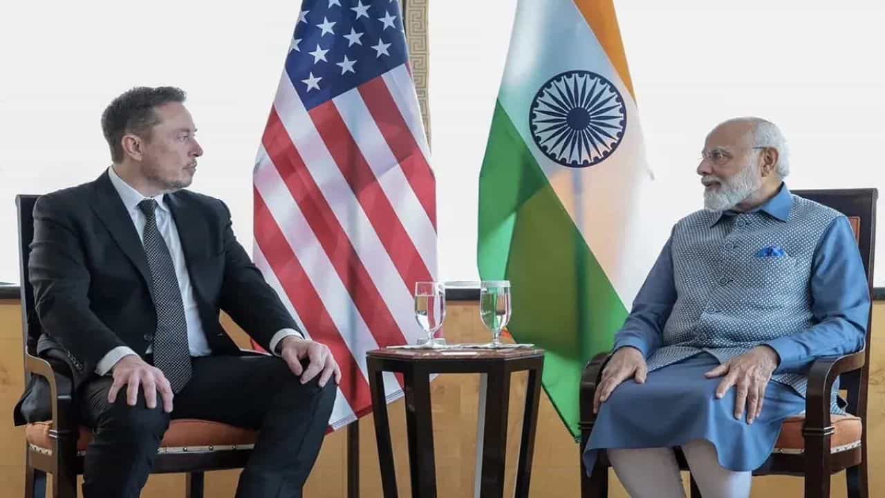 PM Modi-Elon Musk: ভারতে আসছেন মোদীর 'ফ্যান' ইলন মাস্ক, ব্যাগে কি থাকবে ২৫ হাজার কোটির উপহার? PM Modi-Elon Musk: ভারতে আসছেন মোদীর 'ফ্যান' ইলন মাস্ক, ব্যাগে কি থাকবে ২৫ হাজার কোটির উপহার?
