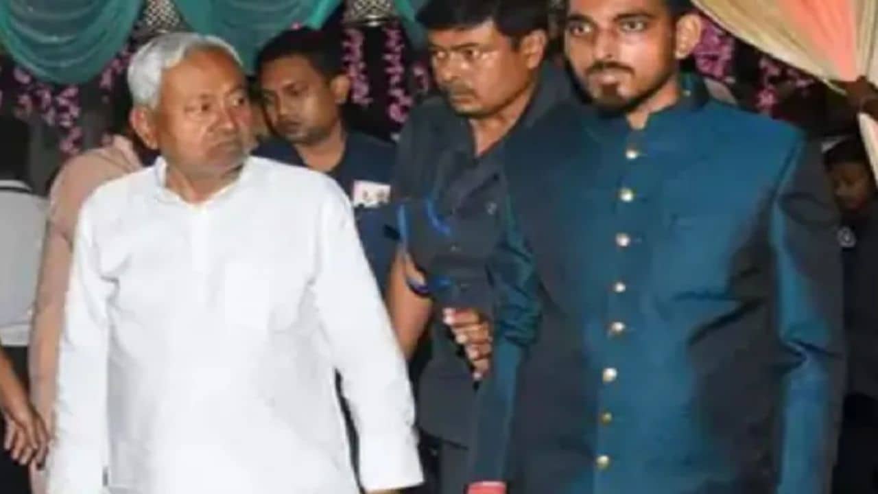 ঘিলু এফোঁড়-ওফোঁড় করে পরপর ২টো গুলি, ভোটের মাঝেই খুন নীতীশের দলের নেতা