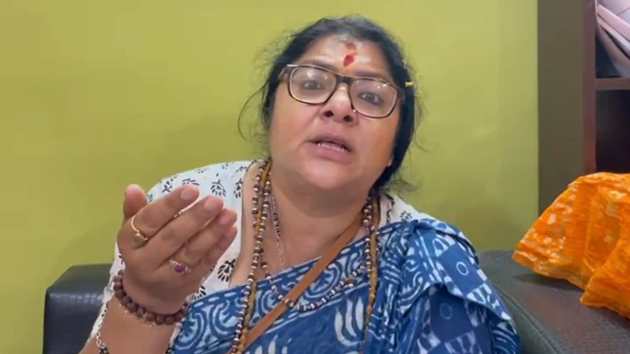 Locket Chatterjee: লকেটের গাড়ি ঘিরে বিক্ষোভ, বিস্ফোরক অভিযোগ বিজেপি প্রার্থীর