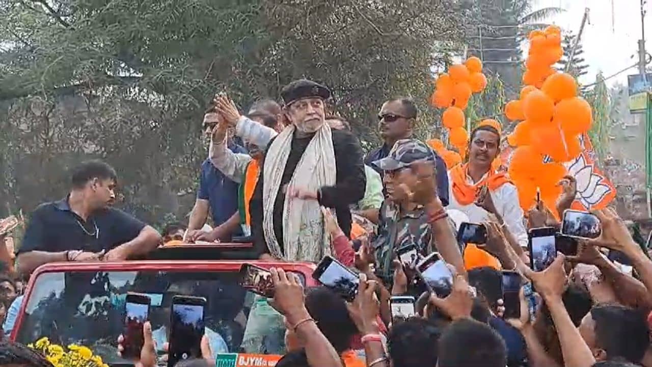 Mithun Chakrabarty: মিঠুনদা নাচুন না..., বিজেপি প্রার্থীর প্রচারে নেচে মাতালেন মহাগুরু