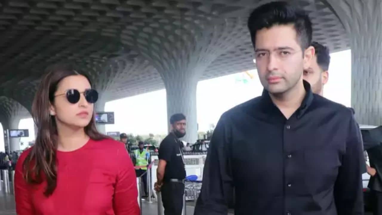 কিচ্ছু জানে না, বিয়ের এক বছরও হয়নি, রাঘবে বিরক্তি পরিণীতির?