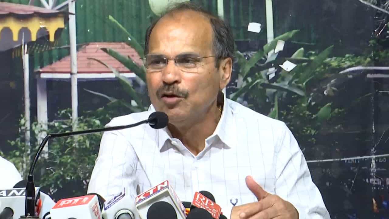 Adhir Chowdhury: রাজনীতি তাহলে ছেড়ে দিচ্ছেন অধীর, নাকি...! হারের পর কী বললেন Adhir Chowdhury: রাজনীতি তাহলে ছেড়ে দিচ্ছেন অধীর, নাকি...! হারের পর কী বললেন