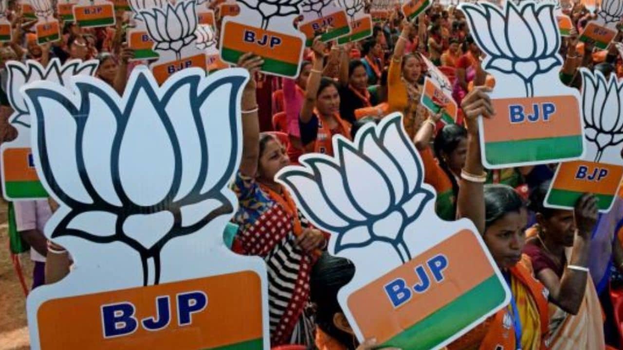 BJP: দ্বিতীয় দফা ভোটের আগে বৈঠকে বিজেপির কেন্দ্রীয় নেতৃত্ব: সূত্র