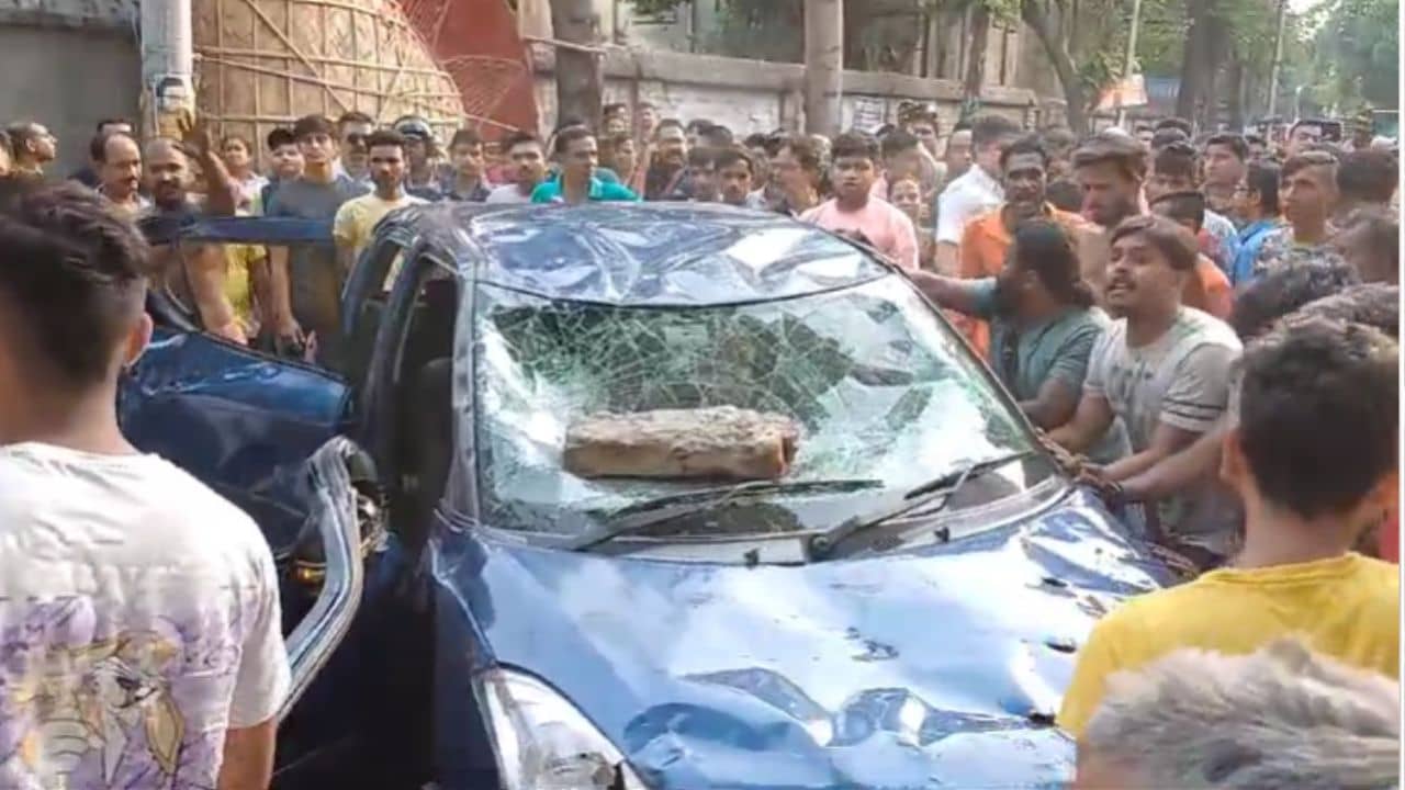 Road Accident: বেঙ্গল কেমিক্যালের সামনে ভয়াবহ দুর্ঘটনা, উল্টে গেল গাড়ি, নিচে শিশু...
