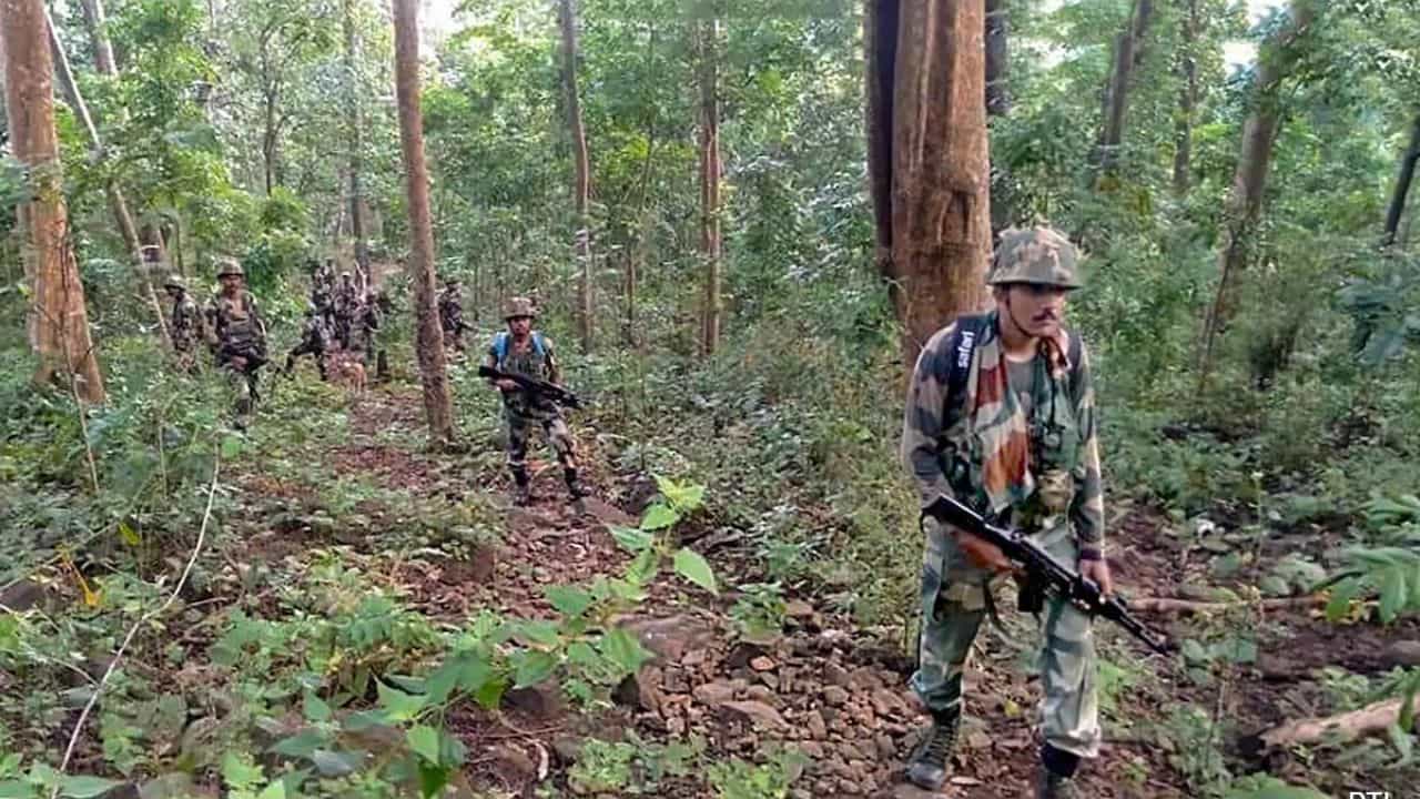 Maoist: নিরাপত্তারক্ষীদের সঙ্গে গুলির লড়াই, নিহত ৭ মাওবাদী Maoist: নিরাপত্তারক্ষীদের সঙ্গে গুলির লড়াই, নিহত ৭ মাওবাদী