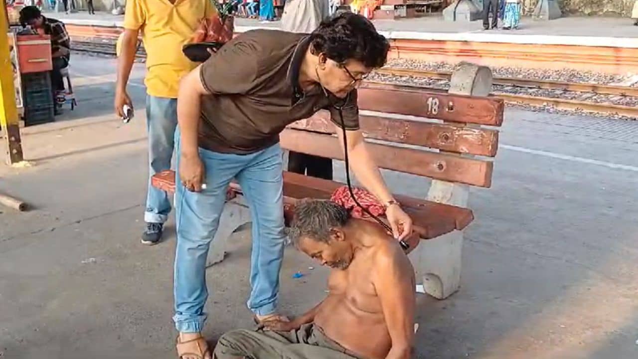 Heat Stroke: দাদা শরীর খারাপ লাগছে? কী হল?, গোঁ গোঁ শব্দ প্রৌঢ়ের, তারপরই...