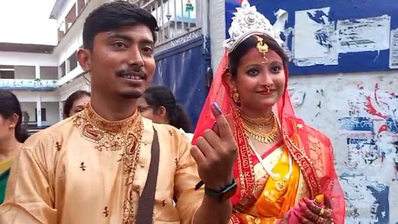 Election 2024: বেনারসি-মুকুটে কনে এলেন ভোট দিতে, ধুতি পাঞ্জাবি পরে বরও সামিল ভোট-উৎসবে