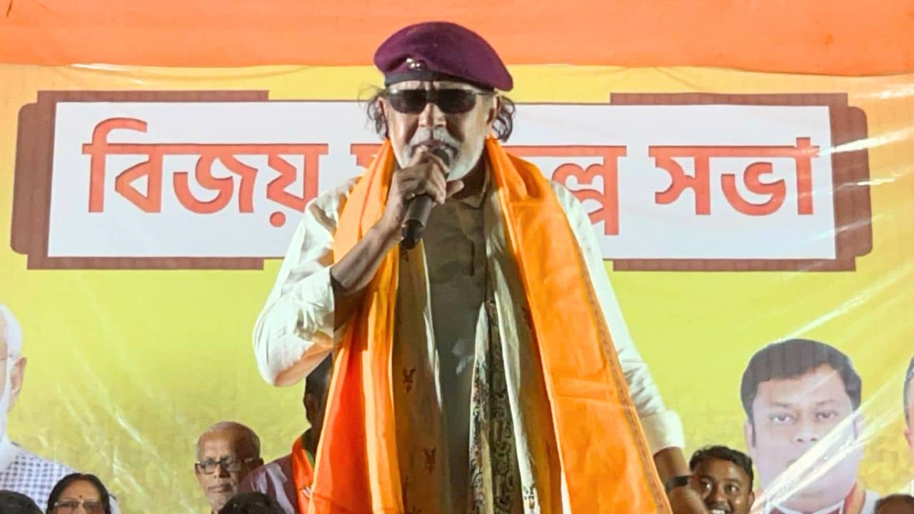 Mithun Chakrabarty: ফিল্মি সংলাপ, গান-নাচের ফাঁকেই তৃণমূলকে বিঁধলেন মিঠুন