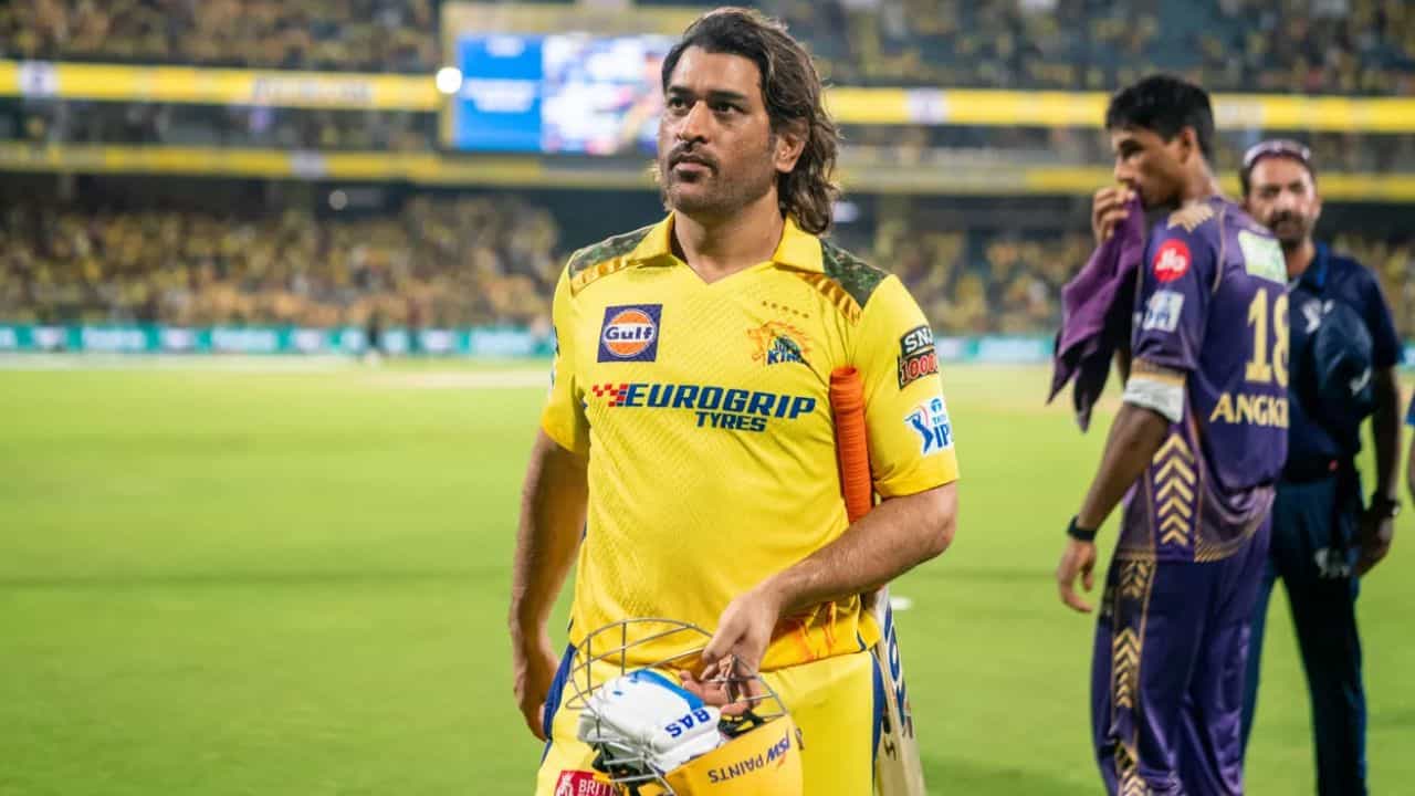 MS Dhoni: দলে না থেকেও ধোনির অমূল্য উপহার পেলেন KKR ব্যাটার MS Dhoni: দলে না থেকেও ধোনির অমূল্য উপহার পেলেন KKR ব্যাটার
