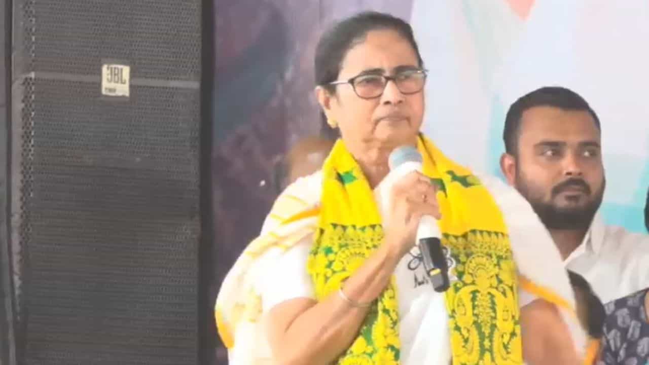 CM Mamata Banerjee on Abhishek Banerjee: 'অভিষেকের একটা মিটিংয়ে যাওয়ার কথা ছিল, বাবুরা সেখানেও চলে গিয়েছে...' CM Mamata Banerjee on Abhishek Banerjee: 'অভিষেকের একটা মিটিংয়ে যাওয়ার কথা ছিল, বাবুরা সেখানেও চলে গিয়েছে...'