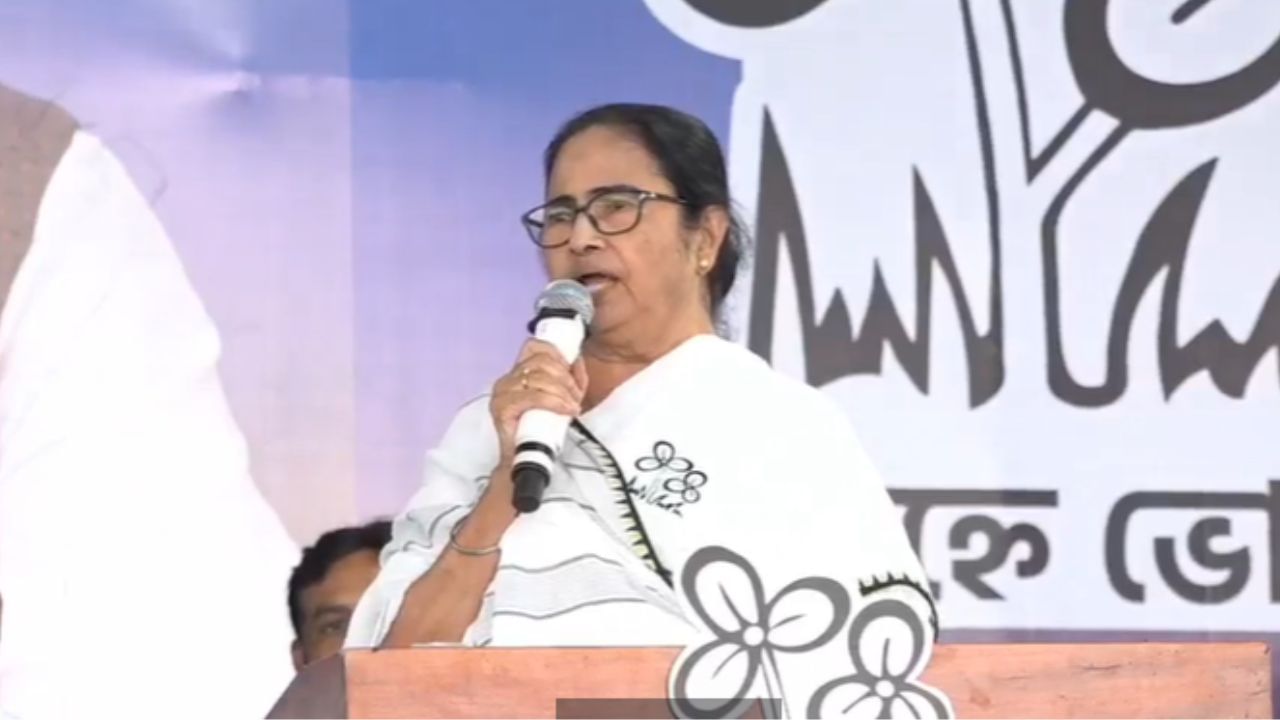 CM Mamata Banerjee: ‘এই অর্ডার বেআইনি, দেড় লক্ষ পরিবারের ক্ষতি, আমার ১০ লক্ষ চাকরি রেডি’