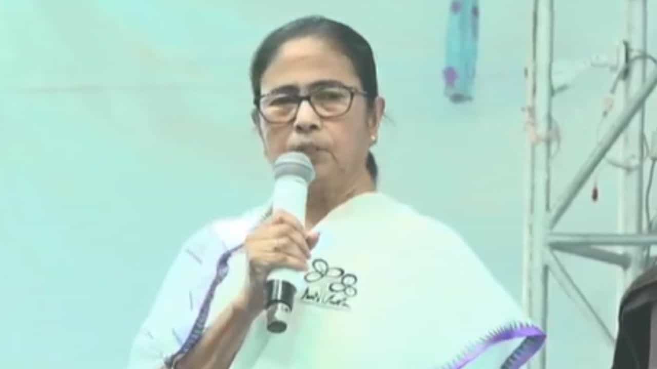 Mamata Banerjee Live Update: কেষ্ট গ্রেফতার হলে, গদ্দার কেন নয়?' মমতার মুখে আবারও কেষ্ট স্তূতি Mamata Banerjee Live Update: কেষ্ট গ্রেফতার হলে, গদ্দার কেন নয়?' মমতার মুখে আবারও কেষ্ট স্তূতি