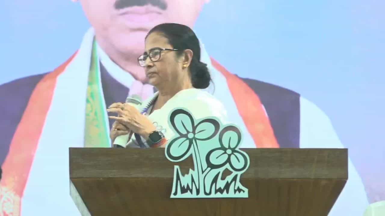 Mamata Banerjee: দেশে কোন রাজ্যে ক'টা সিট পাবে বিজেপি? প্রথম দফার পরই মমতার সমীক্ষা Mamata Banerjee: দেশে কোন রাজ্যে ক'টা সিট পাবে বিজেপি? প্রথম দফার পরই মমতার সমীক্ষা
