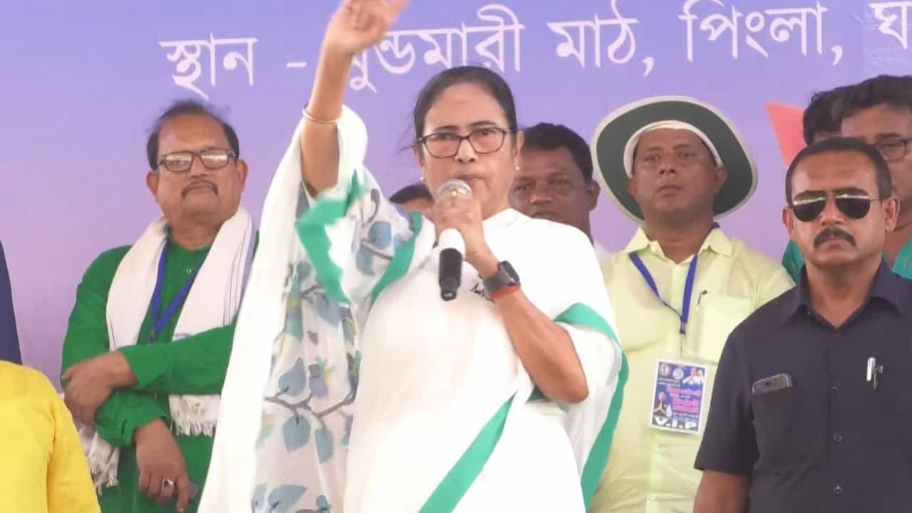 CM Mamata Banerjee: ভারতের নির্বাচন দেখে গোটা পৃথিবী বলছে লজ্জা লজ্জা লজ্জা: মমতা CM Mamata Banerjee: ভারতের নির্বাচন দেখে গোটা পৃথিবী বলছে লজ্জা লজ্জা লজ্জা: মমতা